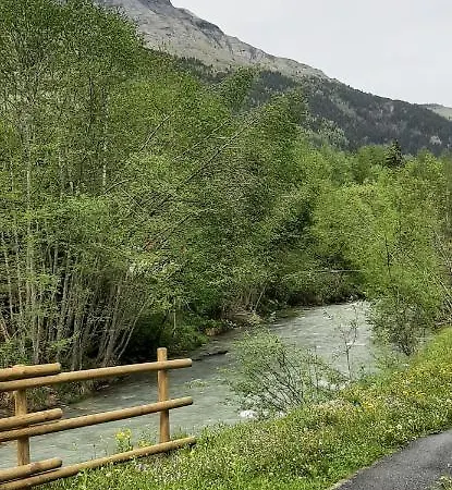 Un Havre De Paix Aux Pieds Des Chemins De Montagne *